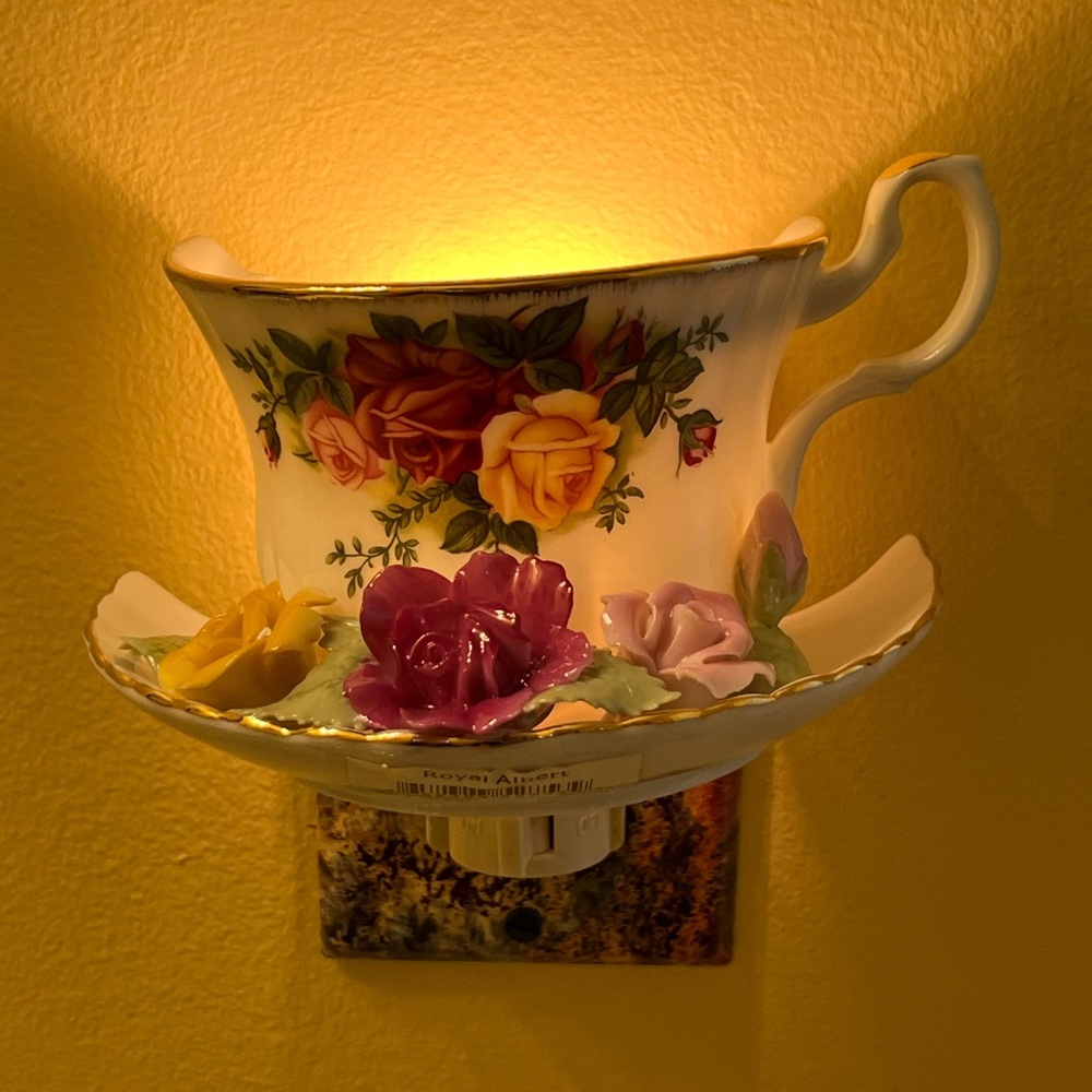 Vintage Royal Albert Porcelain Old Country Roses Tea Cup And Saucer Night Lite